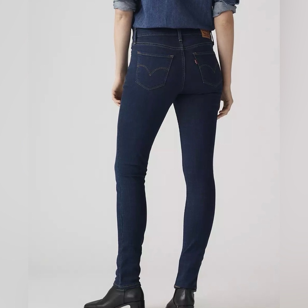 Levi’s 311 Shaping Skinny Jean